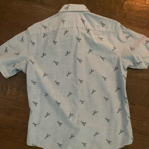 Untuckit - Medium - Picture 2 of 6